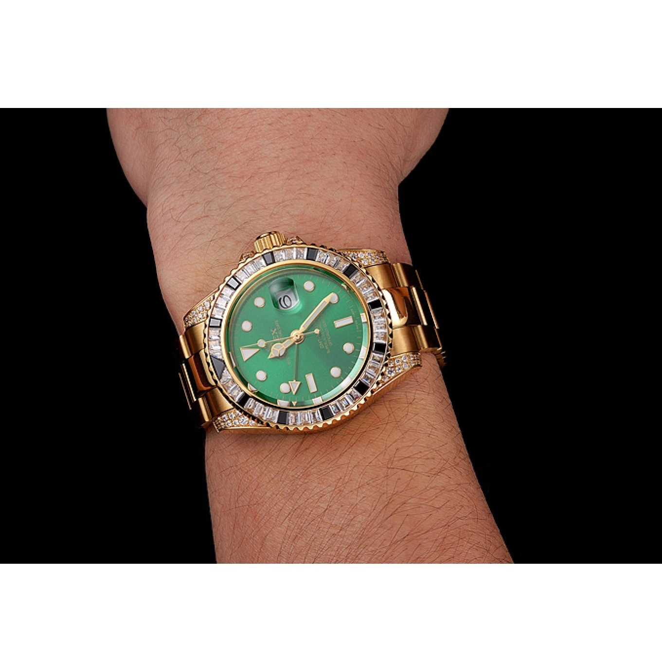 Aaa replica watch Rolex Stone 1453748 GMT II Case Swiss Set Gold Bezel Bracelet Green Dial And Master 0521